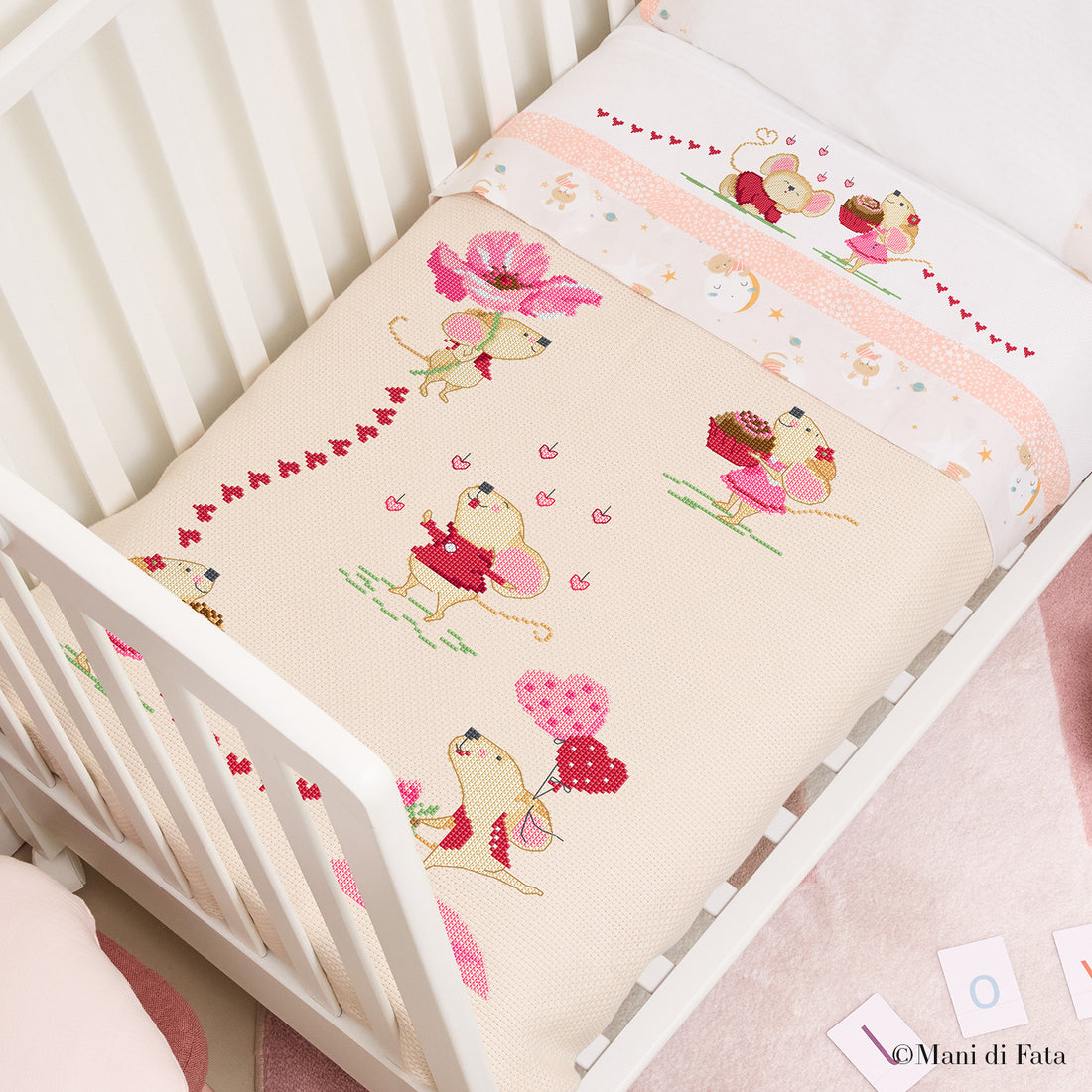 Kit copertina da lettino cotone avorio Topolini e cuori punto croce