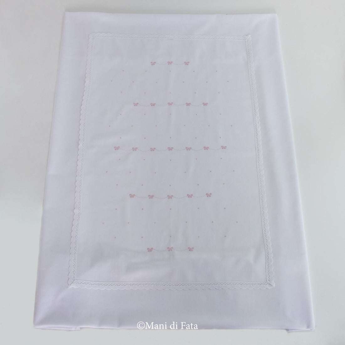 Copertina lettino in cotone ricamo a mano fiocchi