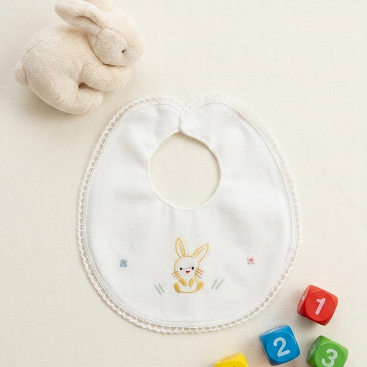 Bavaglino in cotone ricamata a mano Coniglietto