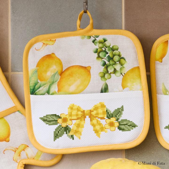 Kit presina in cotone Fiocco e fiori a punto croce