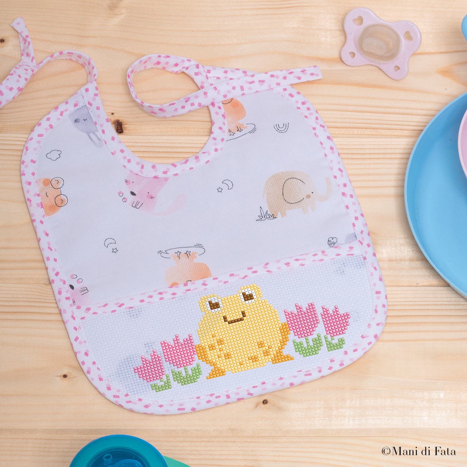 Kit bavetta rosa con motivo animaletti e tela aida da ricamare a punto croce