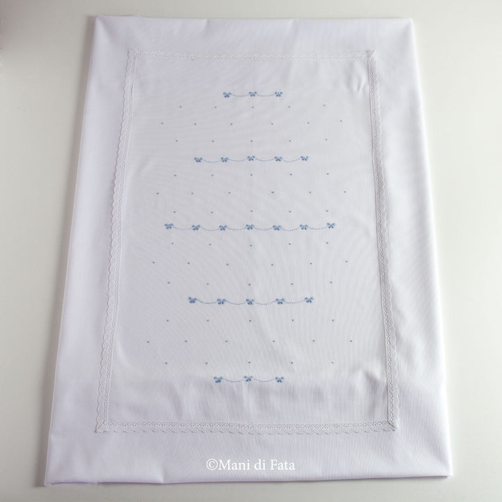 Copertina lettino in cotone ricamo a mano fiocchi