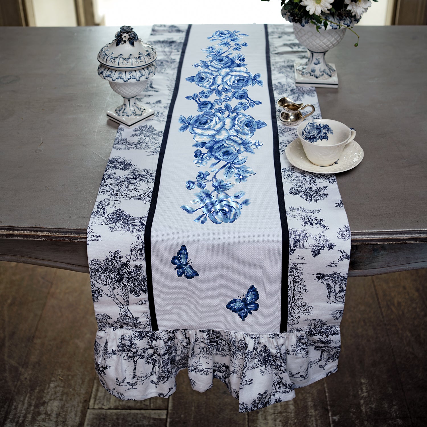 Kit runner da tavola a punto croce 'Toile de Jouy'