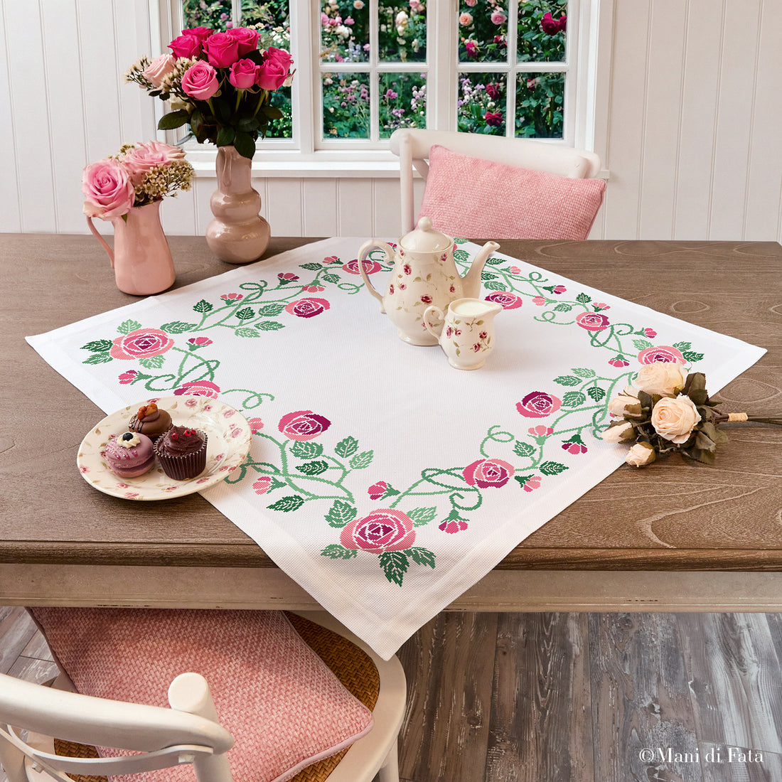 Schema per tovaglietta quadrata Aida con rose liberty 007917