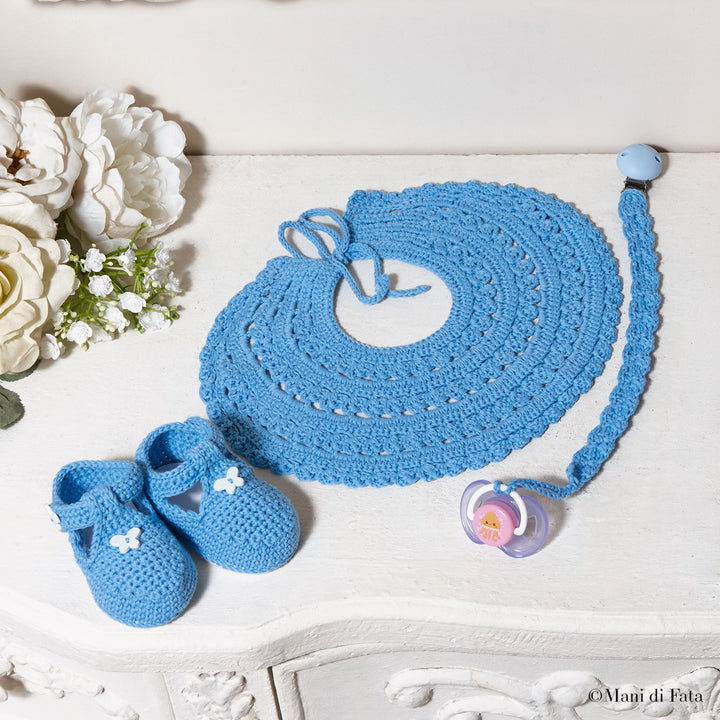 Kit bavetta, scarpine e portaciuccio eleganti a uncinetto bimbo