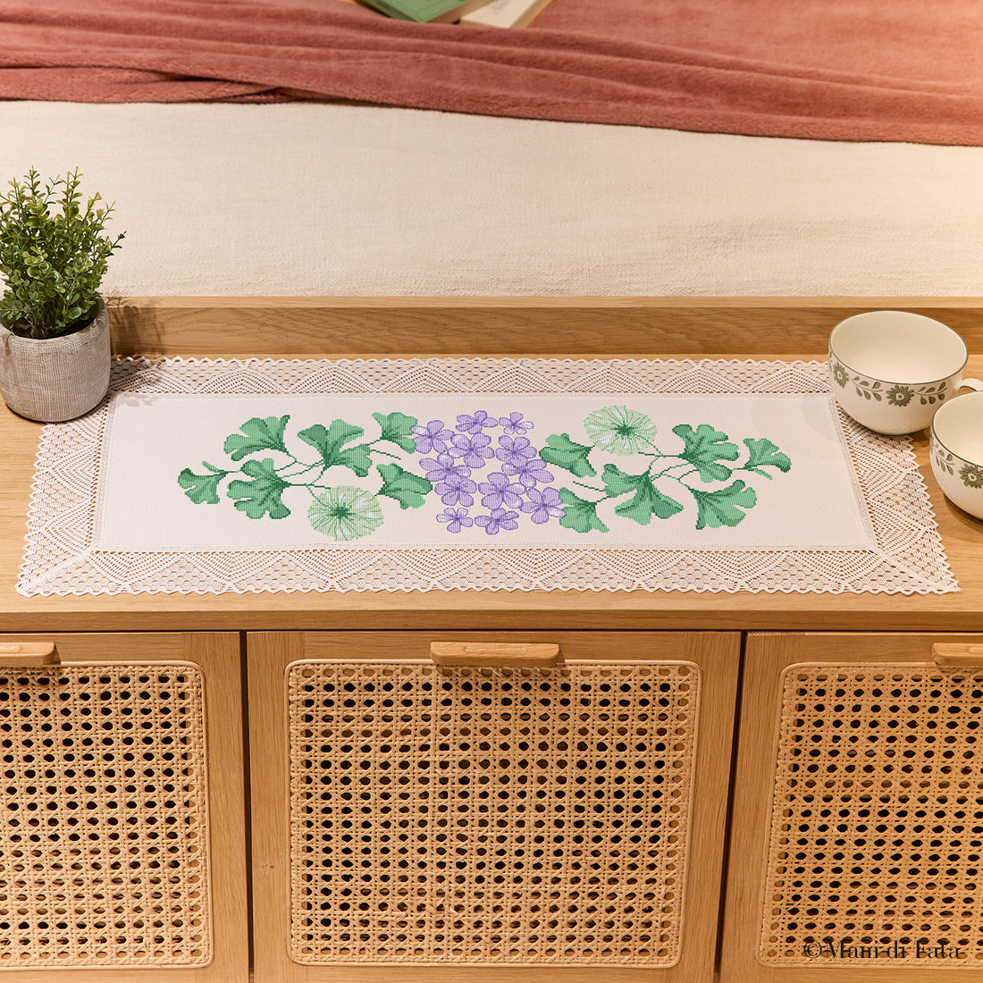Kit centro grande rettangolare con pizzo Fiori lilla e ginkgo punto croce