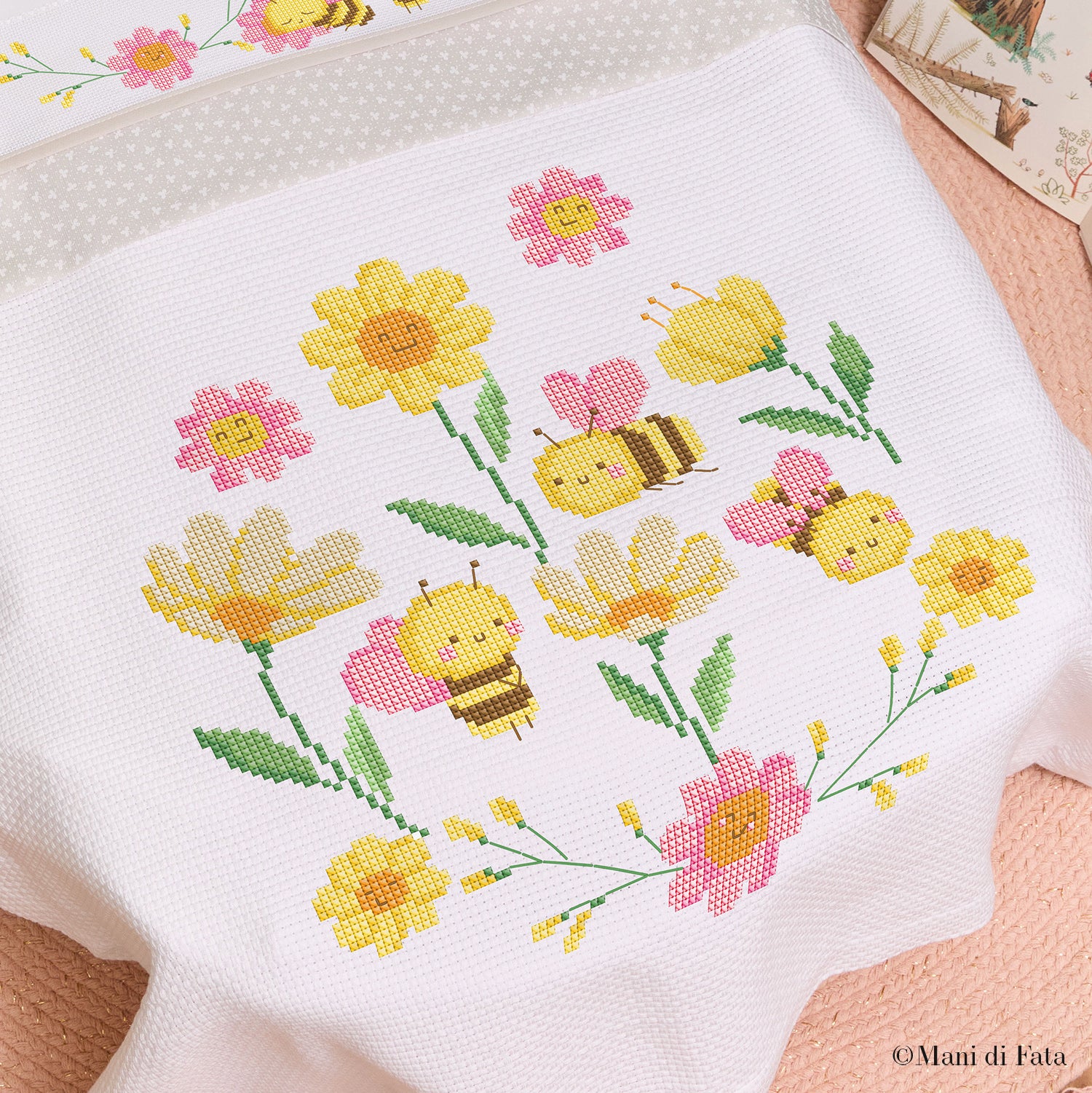 Kit copertina culla di cotone bianca Apine Rosa ricamo punto croce