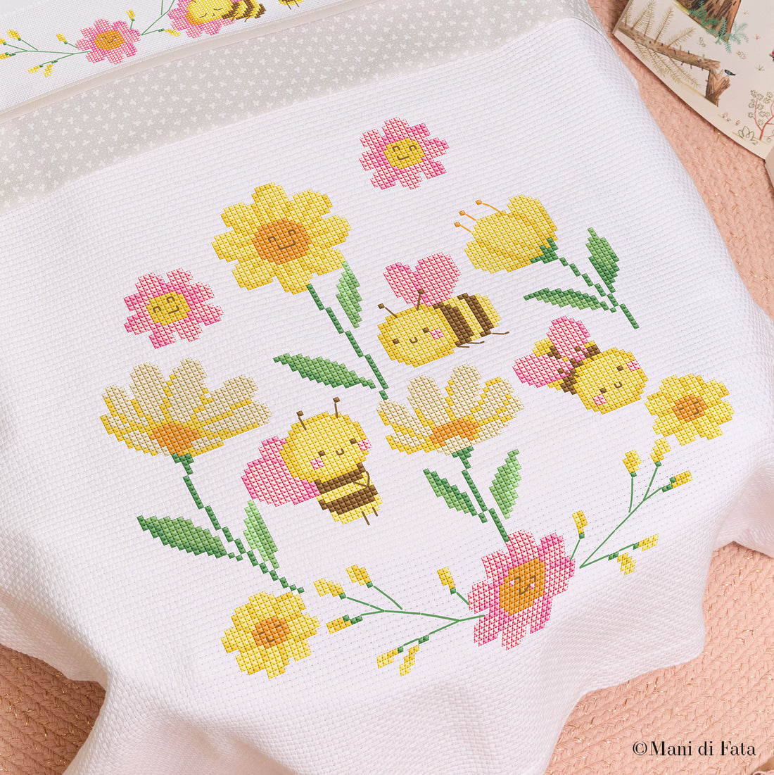Kit copertina culla di cotone bianca Apine Rosa ricamo punto croce