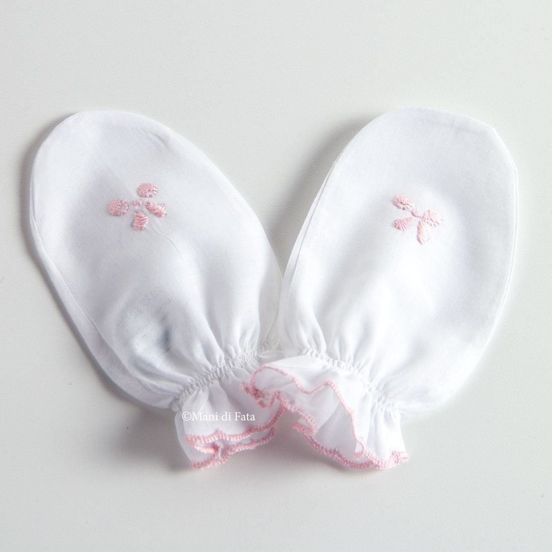 Guantini in cotone ricamati a mano