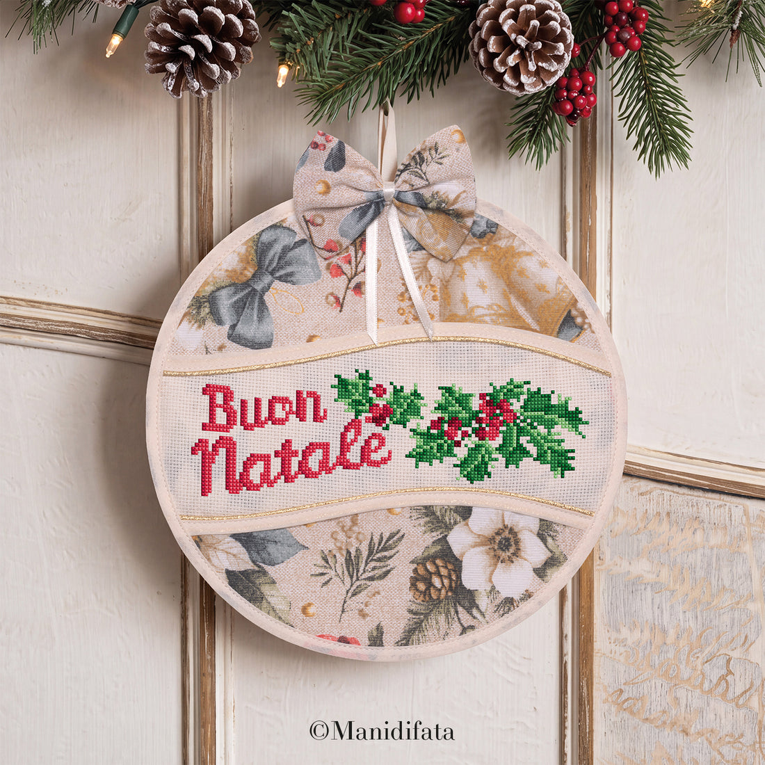 Kit fuoriporta palla Agrifoglio e Buon Natale ricamo punto croce