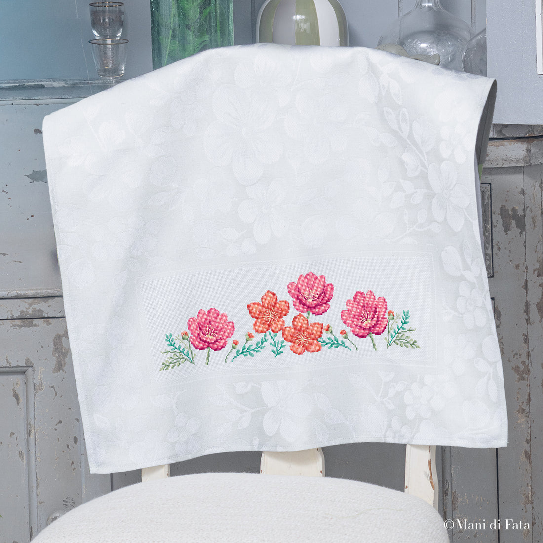 Kit asciugapiatti bianco Peonie e Ninfee ricamo a punto croce