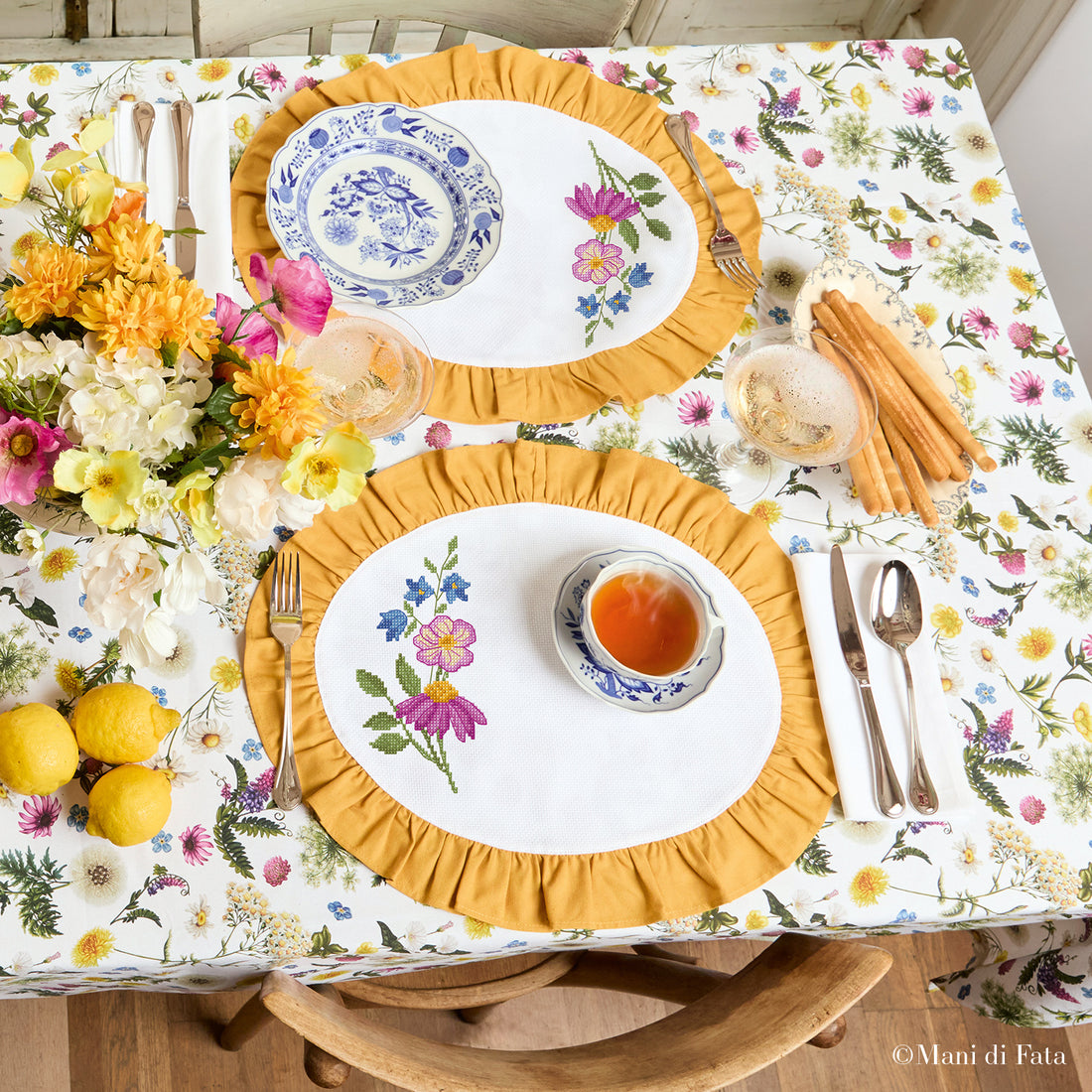 Kit 2 sottopiatti ovali con rouches senape Fiori Rosa ricamo punto croce