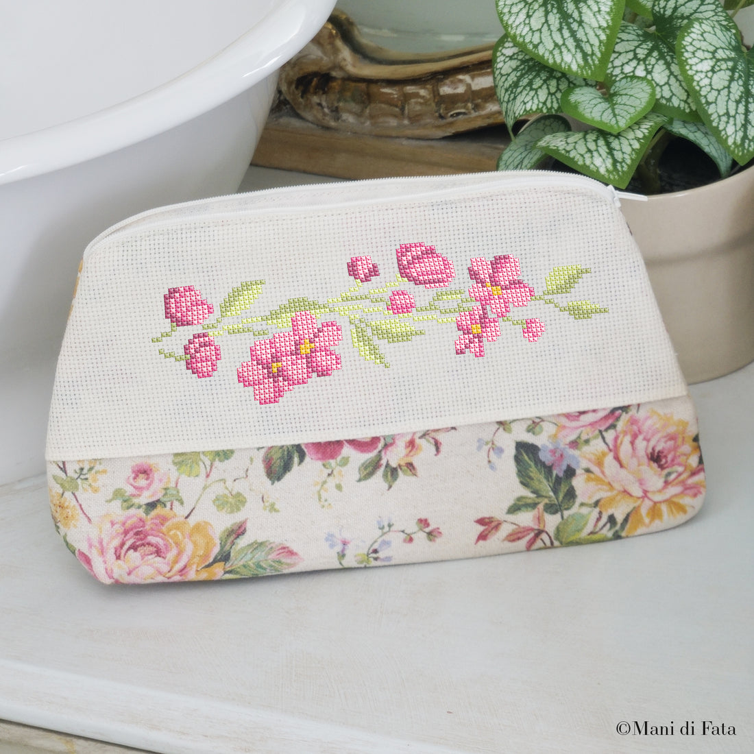 Kit trousse da viaggio Fiori ricamo a punto croce