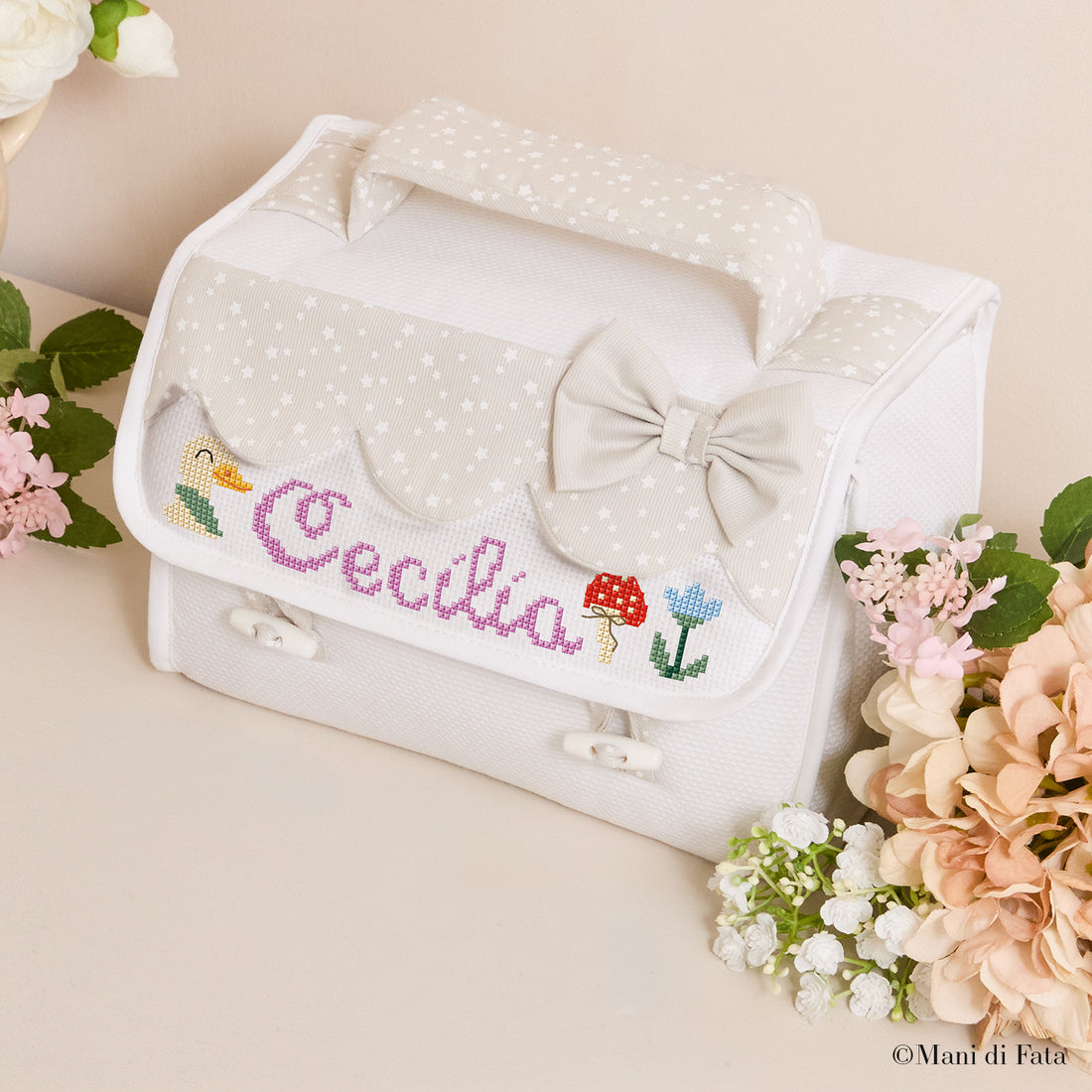 Kit beauty con fiocchino Ochetta ricamo punto croce