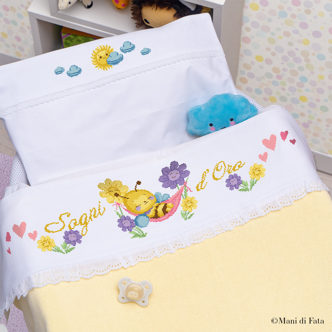 Kit lenzuolino culla sangallo Ape nel prato ricamo punto croce