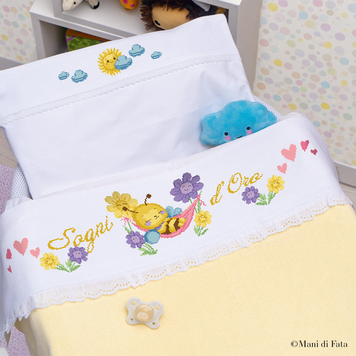 Kit lenzuolino culla sangallo Ape nel prato ricamo punto croce