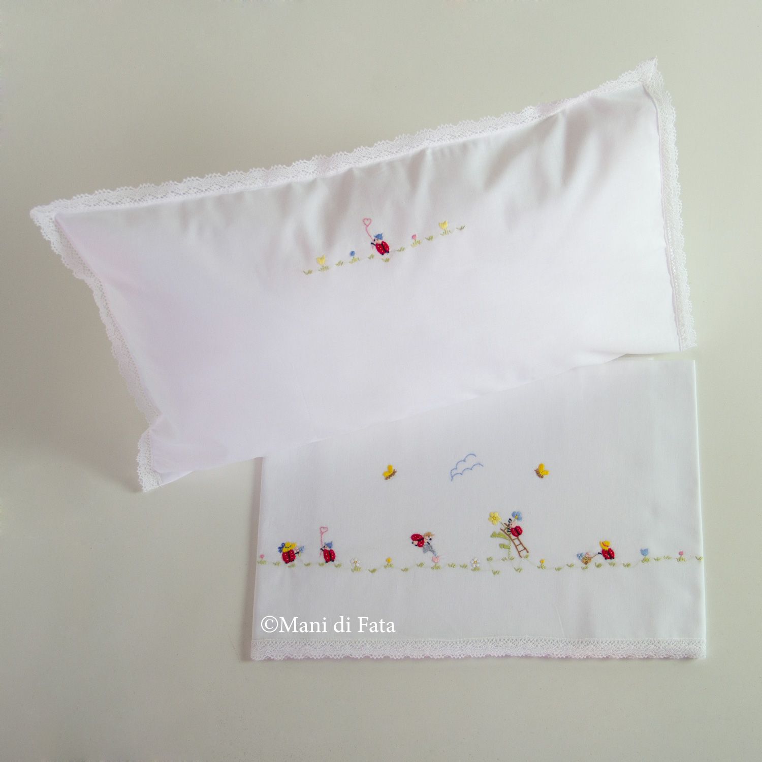 Lenzuolino lettino in cotone ricamo a mano coccinelle