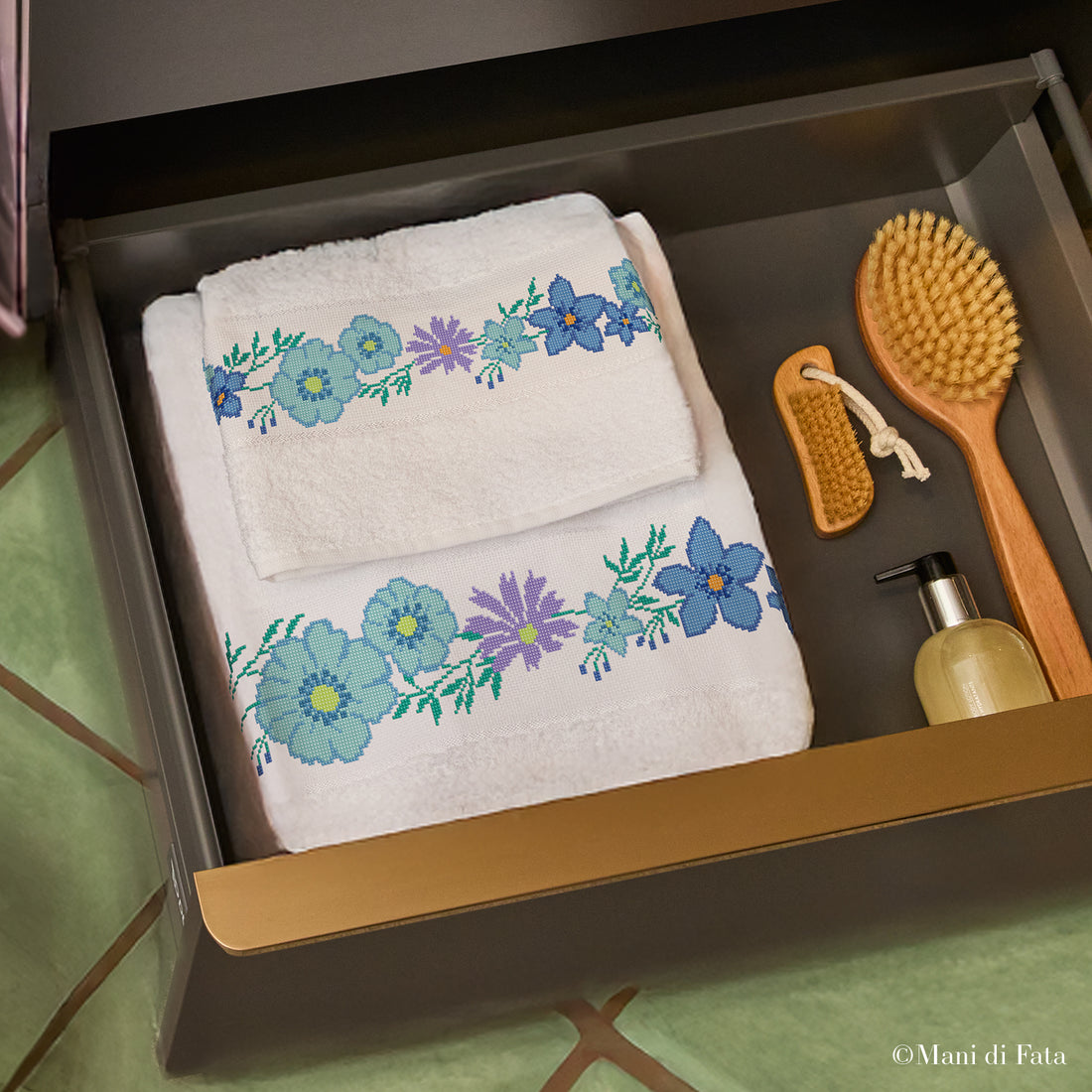 Kit parure spugna Asti bianco Ghirlanda Fiori ricamo punto croce
