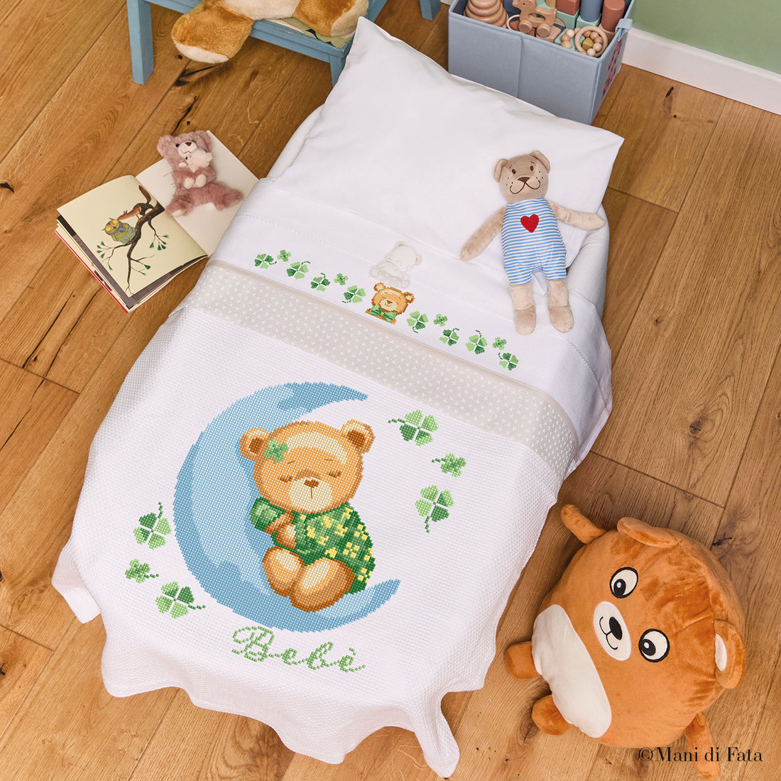 Kit copertina culla cotone+lenzuolino Orsetto e Quadrifogli ricamo punto croce