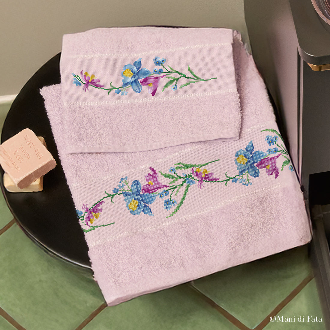 Kit parure spugna Asti rosa Iris e Crocus ricamo punto croce 