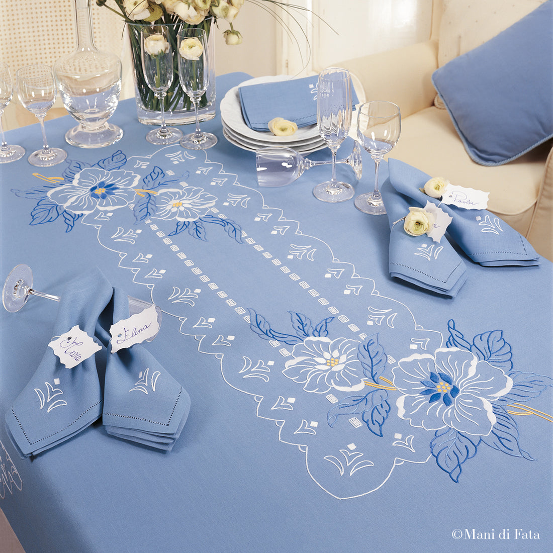 Disegno carta per tovaglia azzurra da 8 con fiori a punti vari - 008293