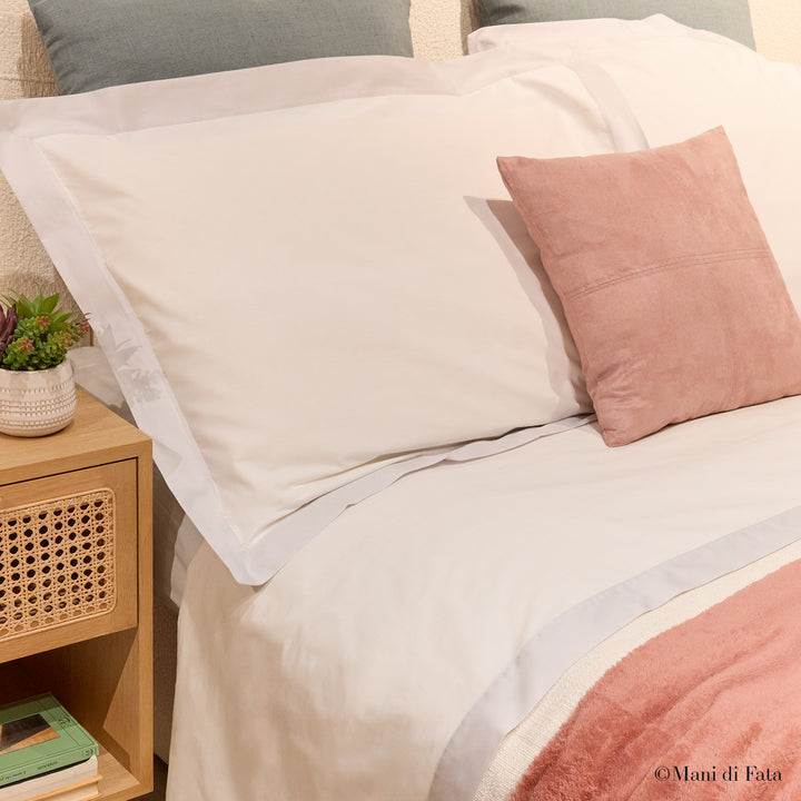 Completo letto in percalle di cotonecon bordi in raso  Essential