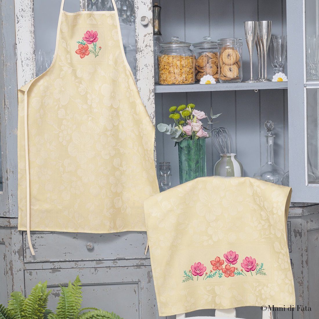 Kit asciugapiatti e grembiule giallo Peonie e Ninfee ricamo punto croce