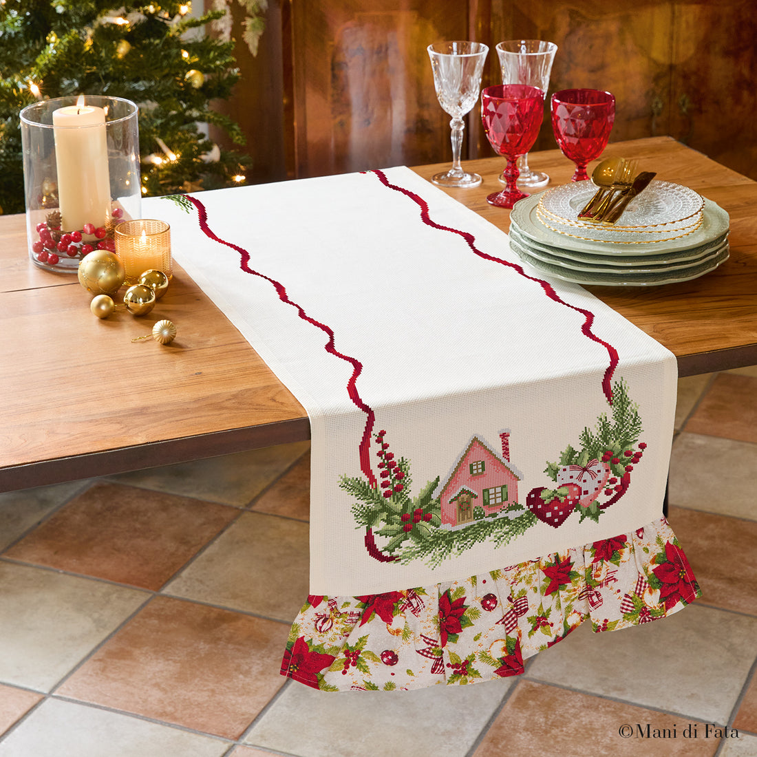 Kit runner con rouches Casetta tra fiori natalizi punto croce
