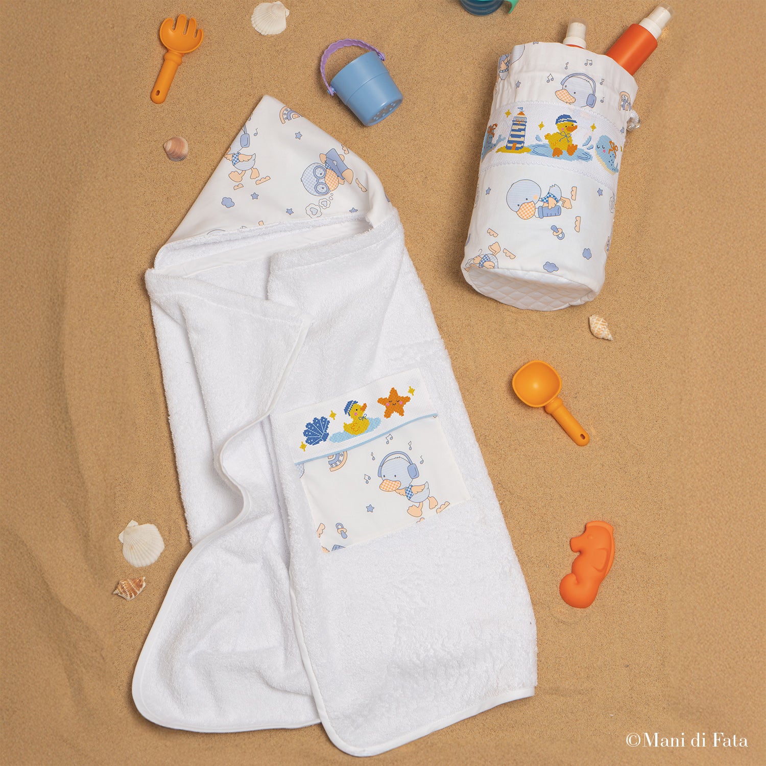 Kit set triangolo e sacca celeste fantasia paperotti da ricamare a punto croce 