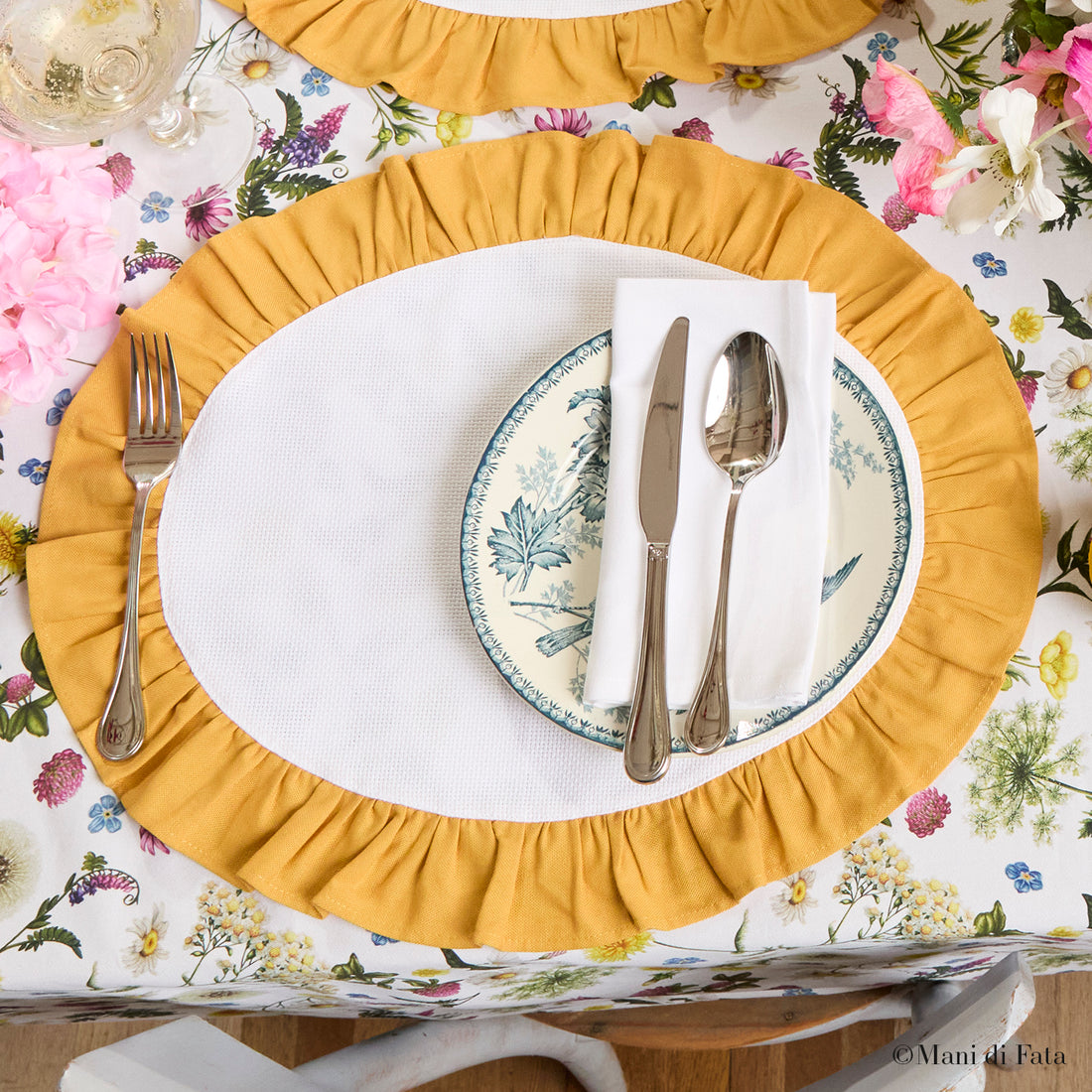 Sottopiatto con rouches senape da ricamare a punto croce