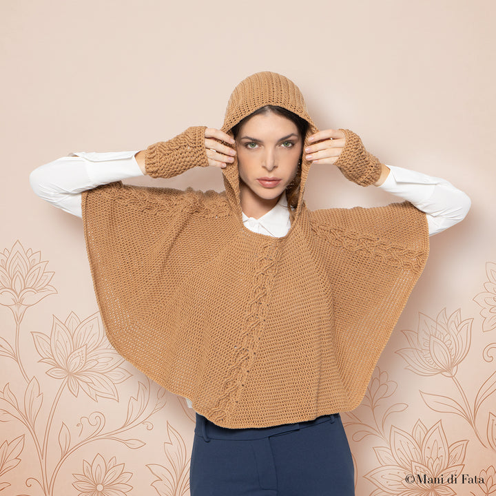 Kit mezzi guanti e poncho con cappuccio Intrecci in Rilievo all'uncinetto