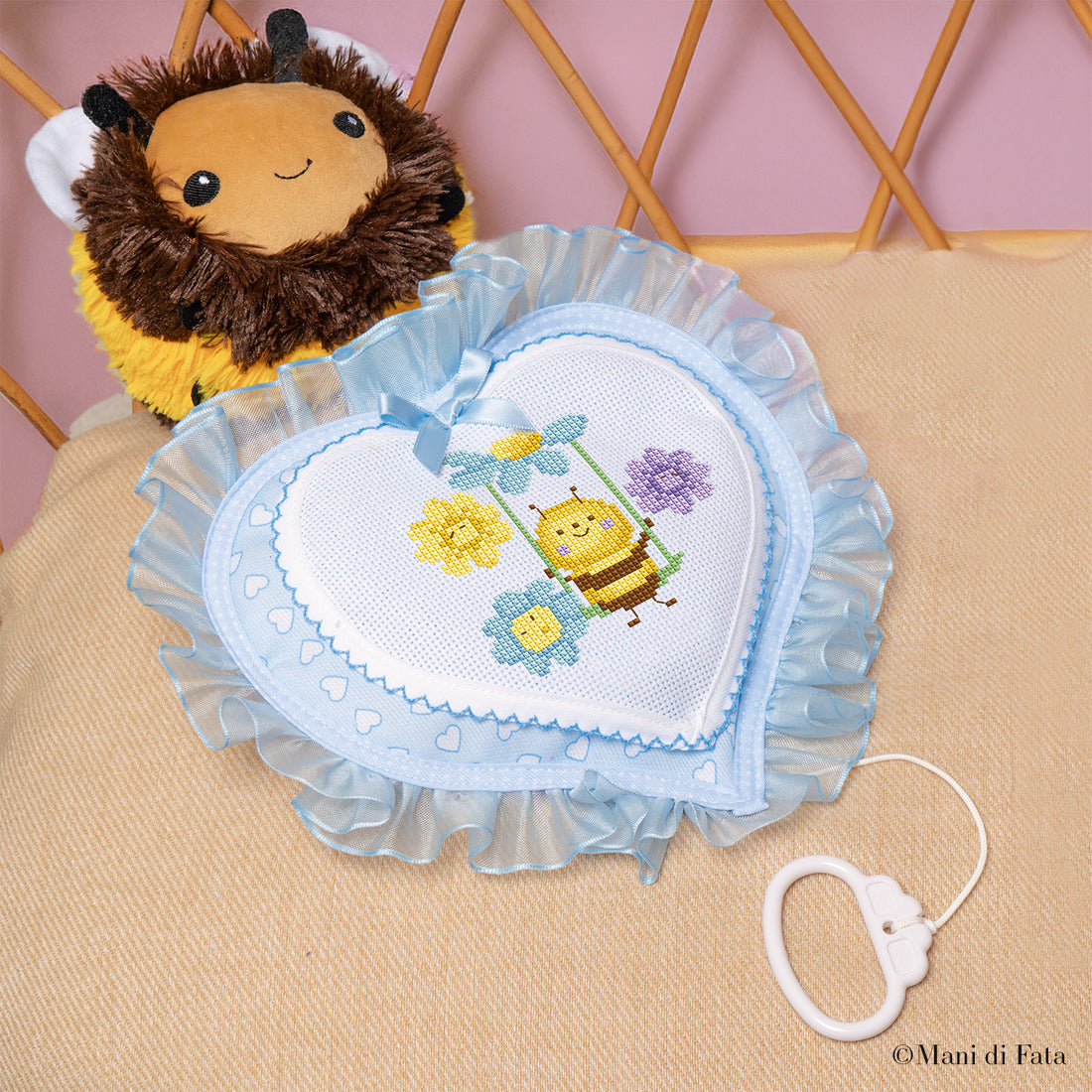 Kit fiocco nascita cuore celeste con carillon ricamo punto croce