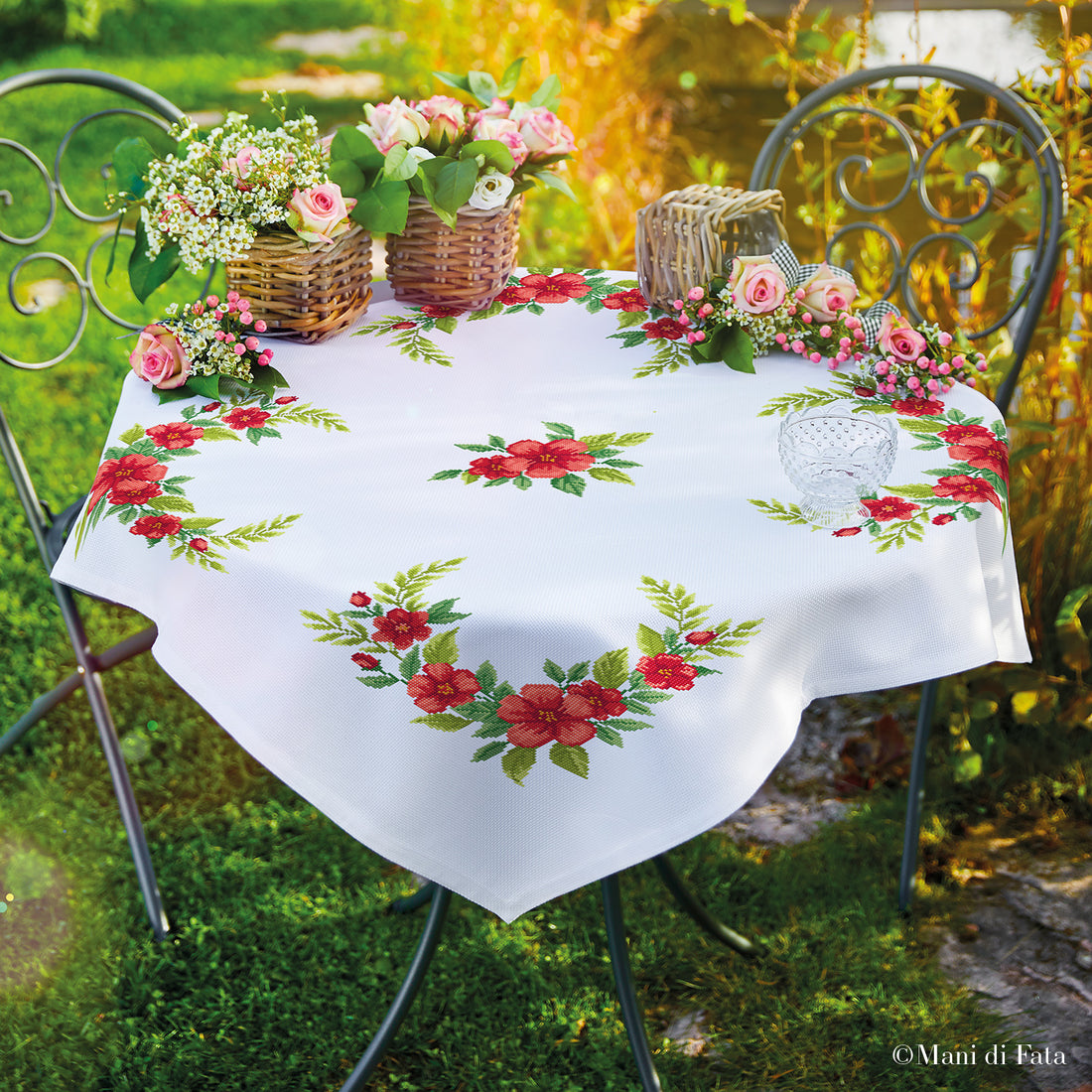 Kit tovaglietta quadrata Fiori Rossi ricamo punto croce