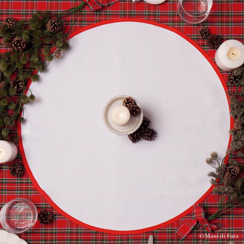 Centro rotondo con sbieco rosso ricamo punto croce