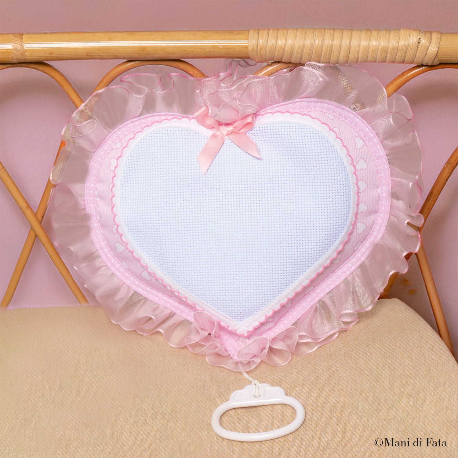 Fiocco nascita cuore con carillon ricamo punto croce