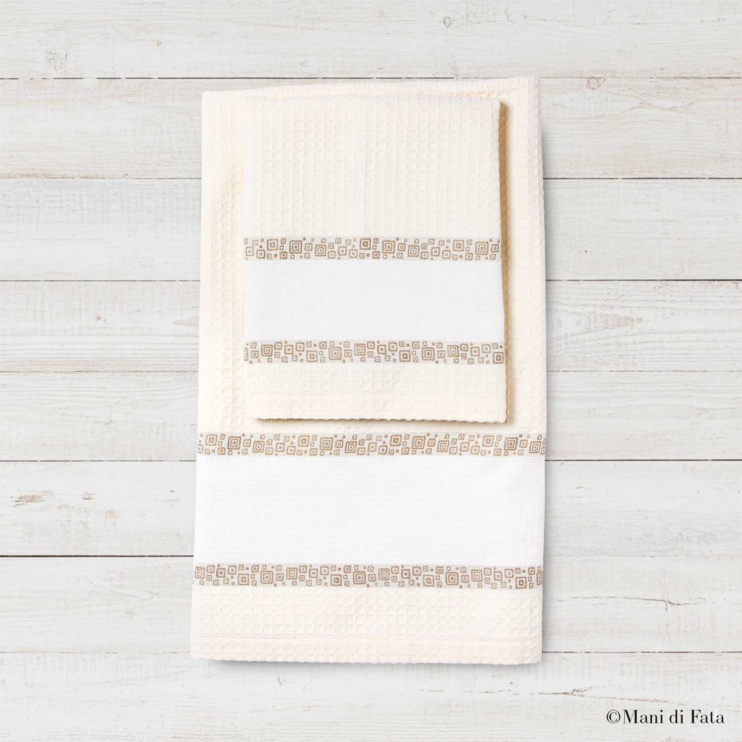 Parure nido d'ape con greca ricamo a punto croce