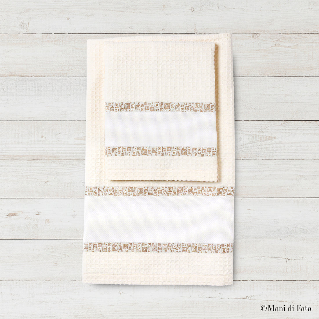 Parure nido d'ape con greca ricamo a punto croce