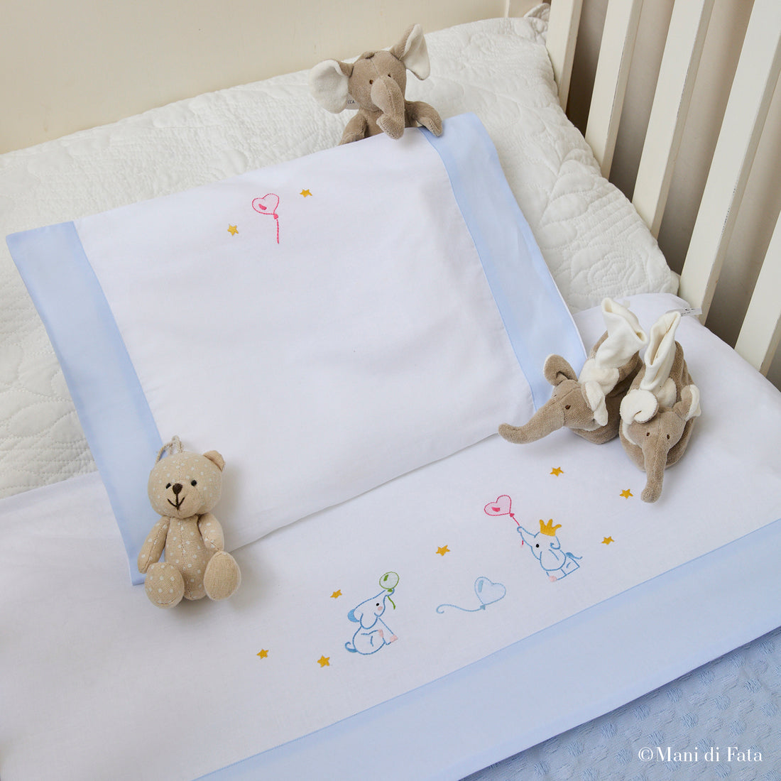 Lenzuolino culla in cotone Elefantini ricamo a mano