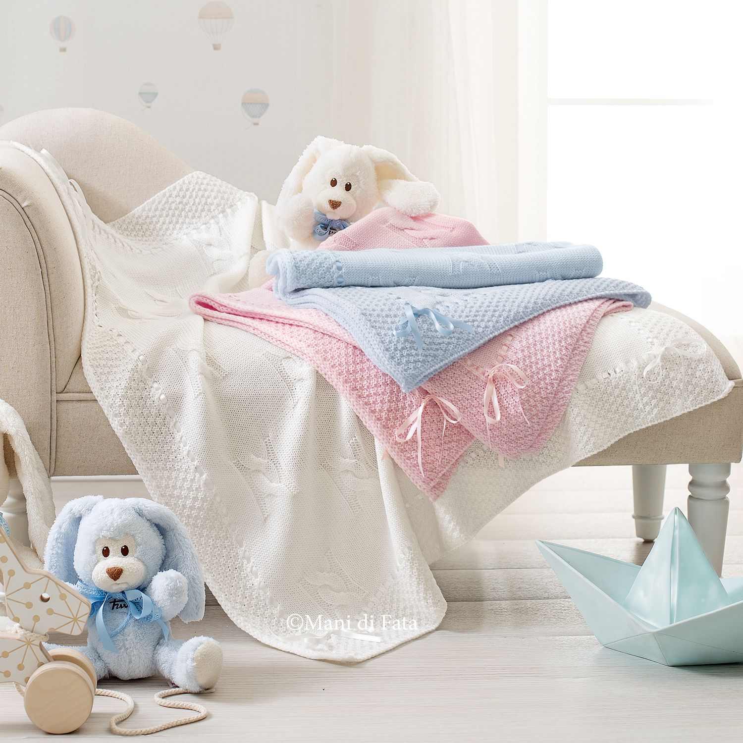 Copertina da culla in lana bianca motivo mezze trecce