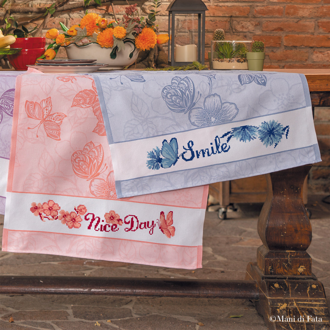 Kit asciugapiatti jacquard da ricamare a punto croce con "Smile" celeste