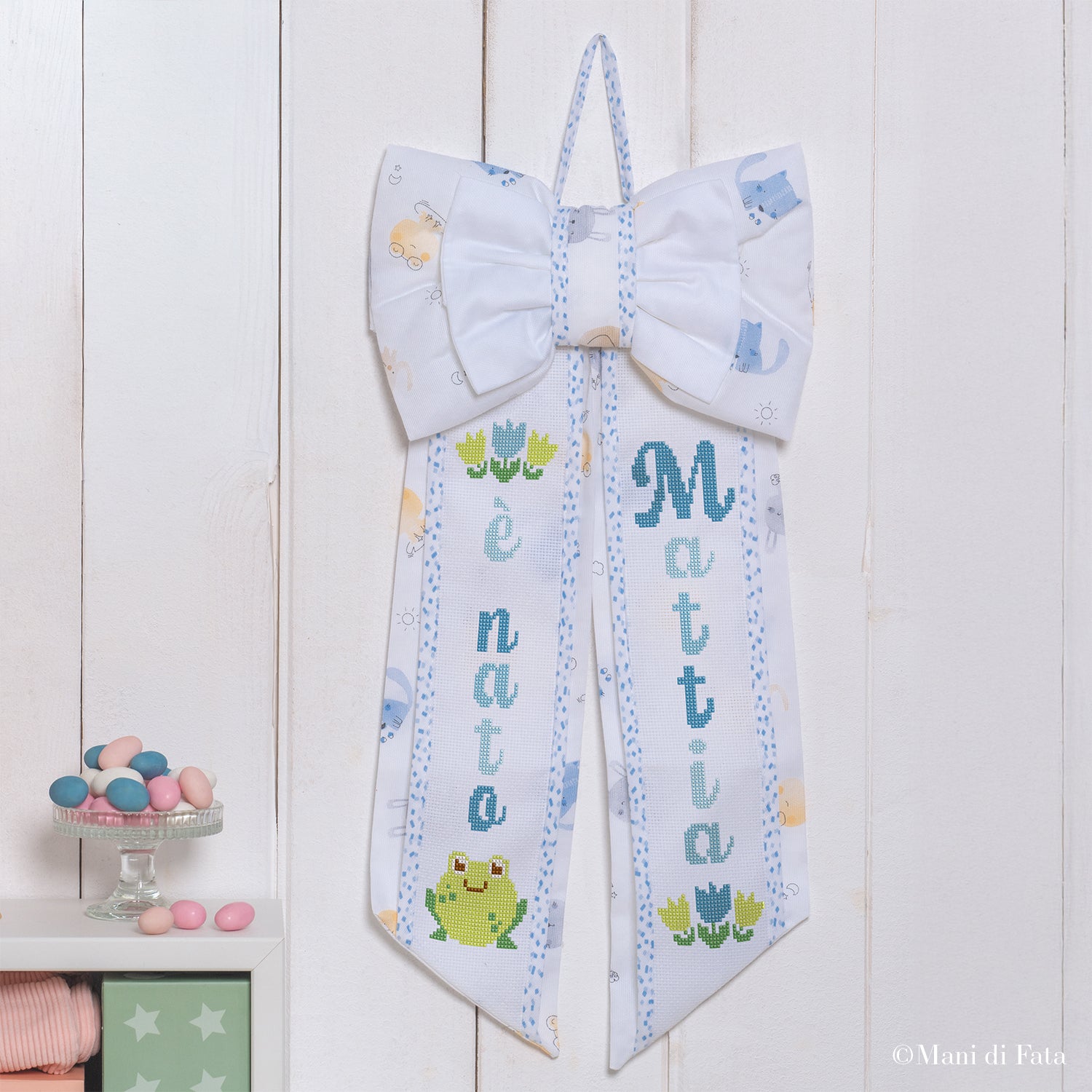 Kit fiocco nascita azzurro con motivo animaletti e tela aida da ricamare a punto croce