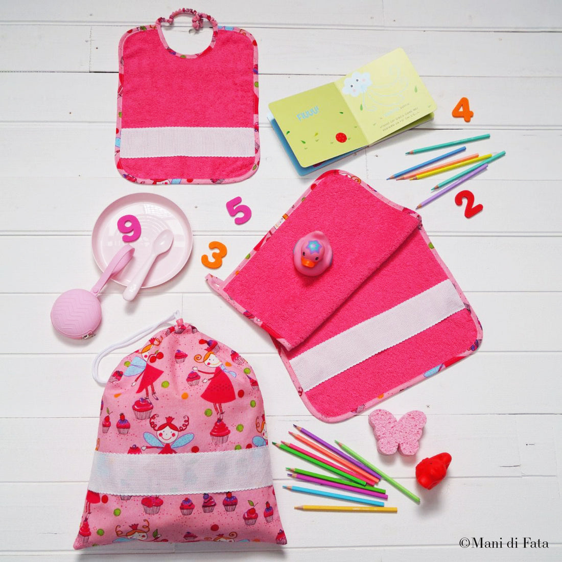 Set asilo fucsia da ricamare a punto croce