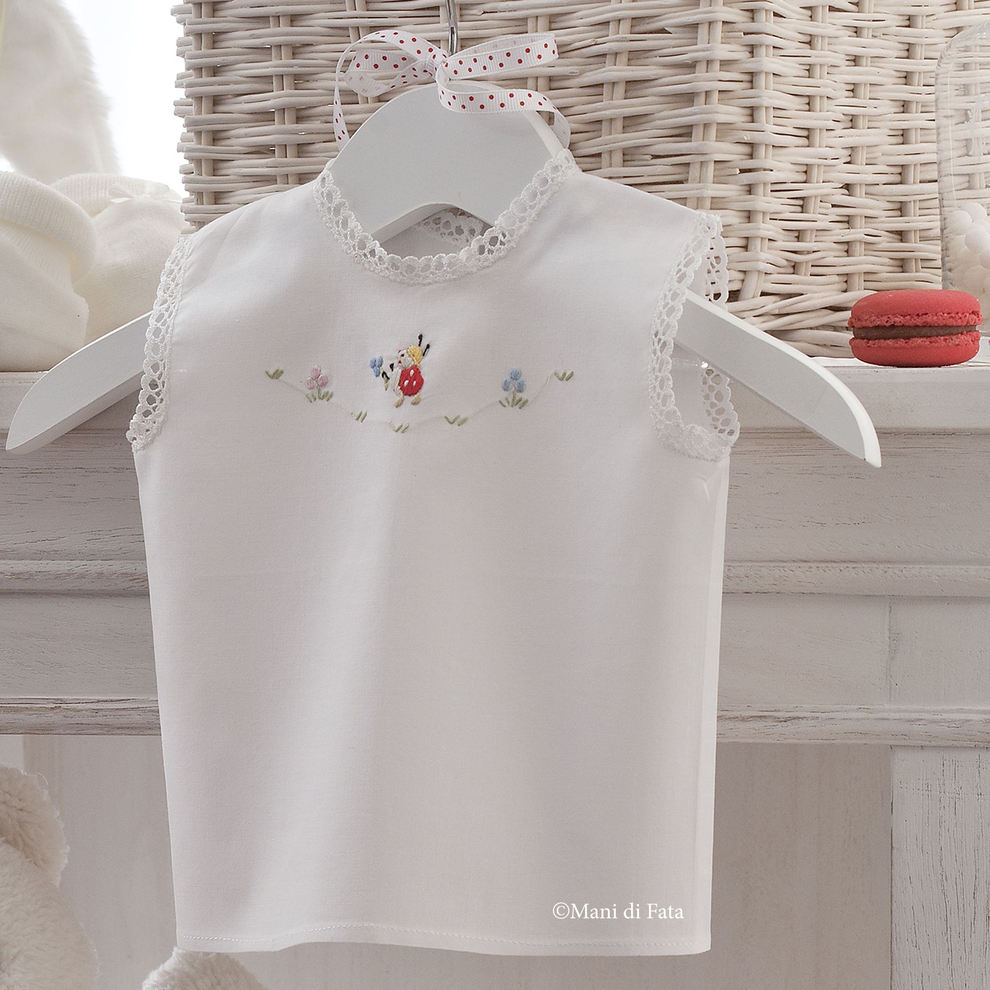 Camicino in cotone ricamato a mano coccinelle