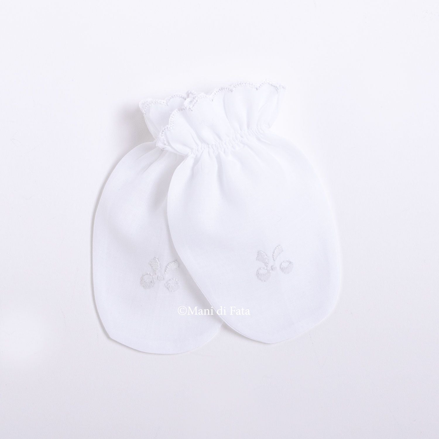 Guantini in cotone ricamati a mano