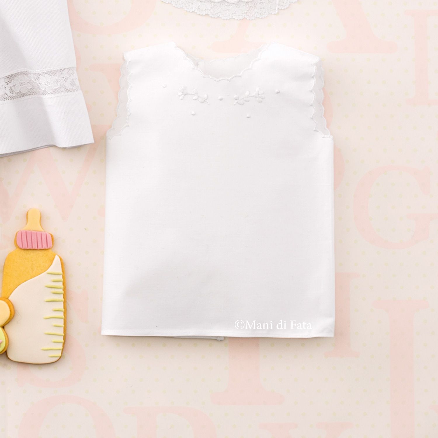 Camicino in cotone ricamato a mano con fiori