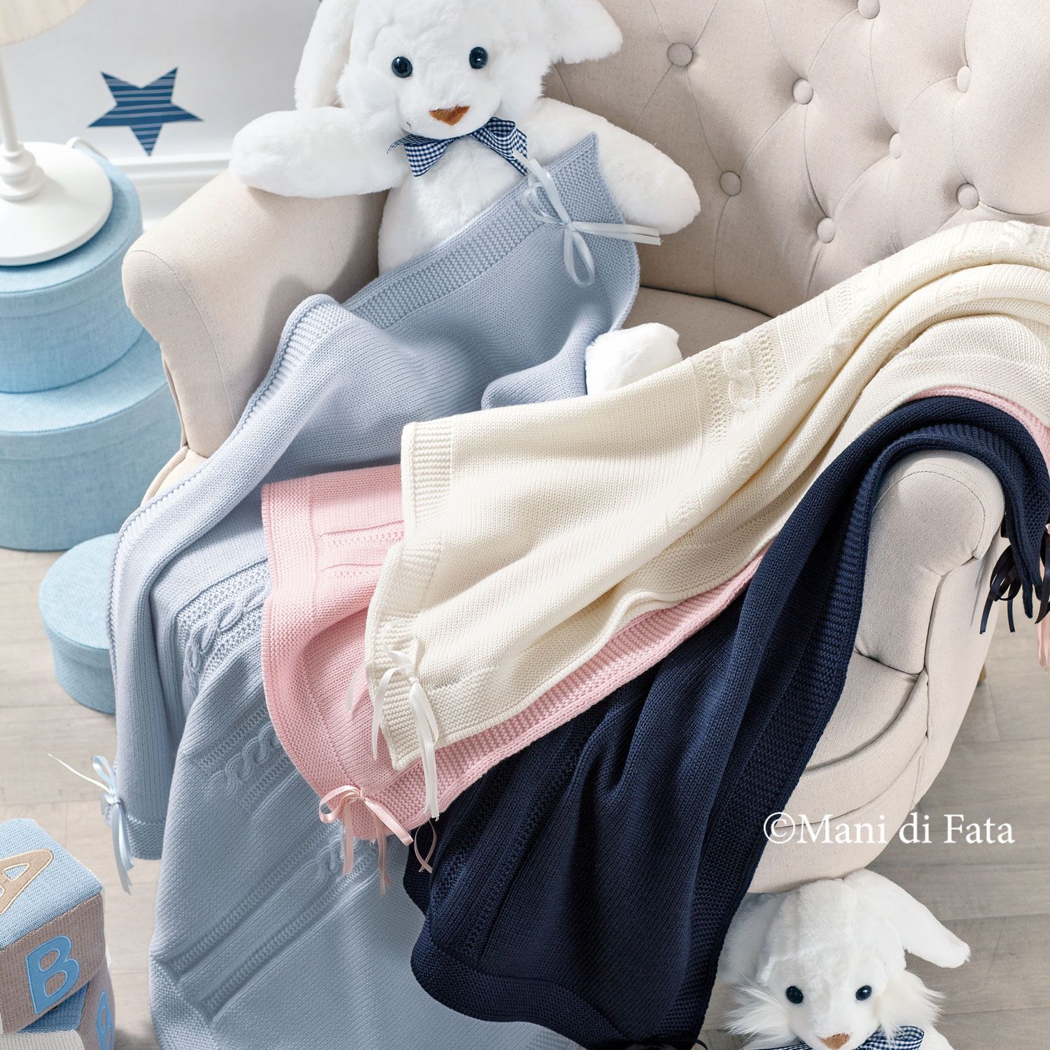 Coperta da culla in lana blu con trecce