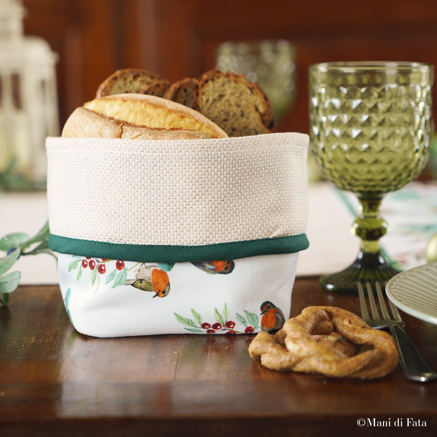 Porta-tutto in tessuto motivo lanterne natalizie e bordura in aida filo oro