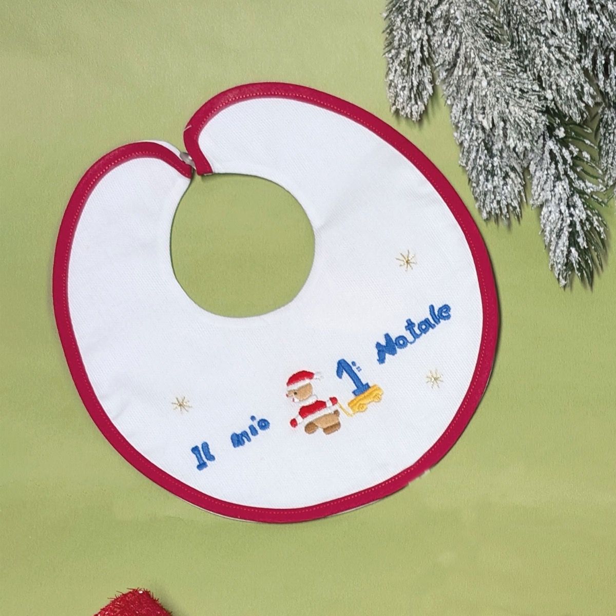 Bavaglino in cotone ricamo a mano primo Natale orsetto