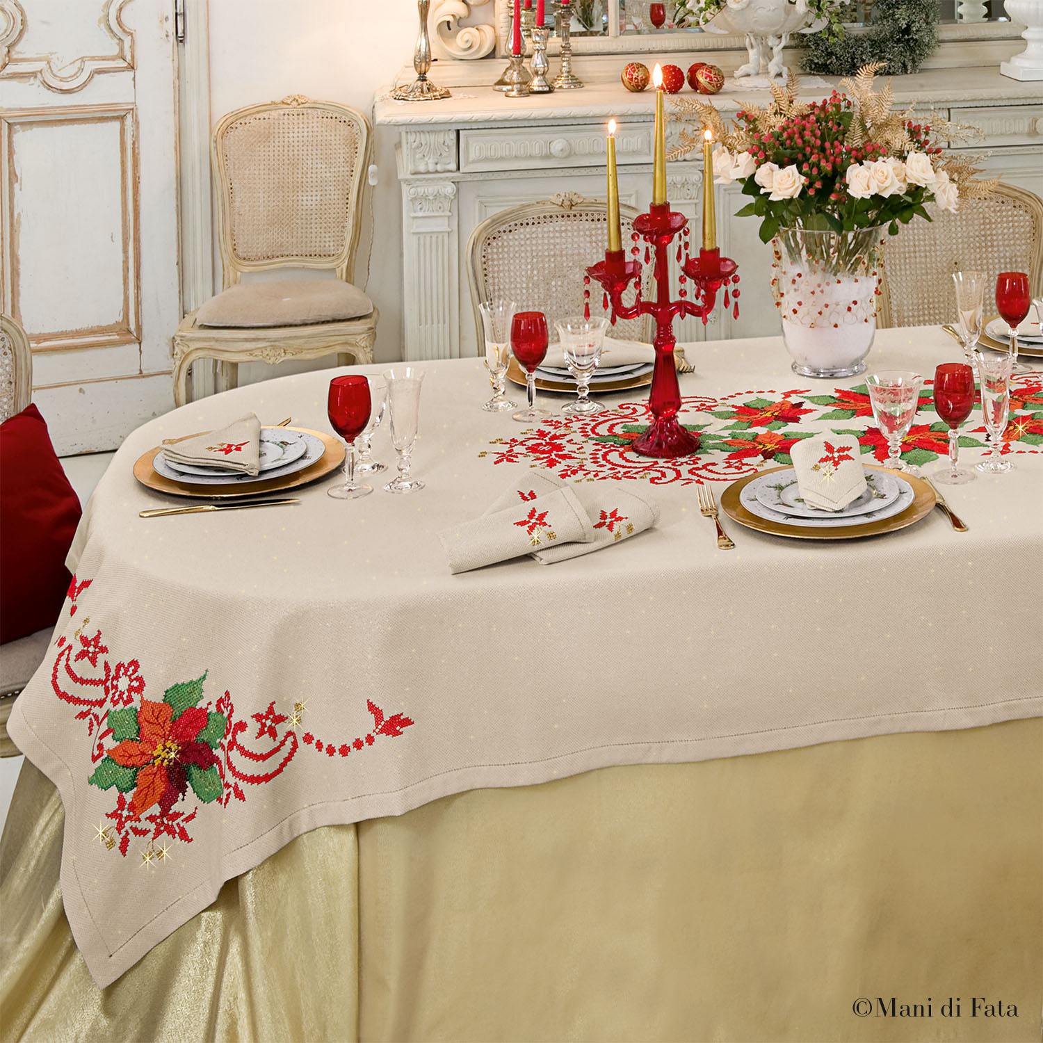 Kit tovaglia da 8 in Aida filo oro con decori natalizi da ricamare a punto croce