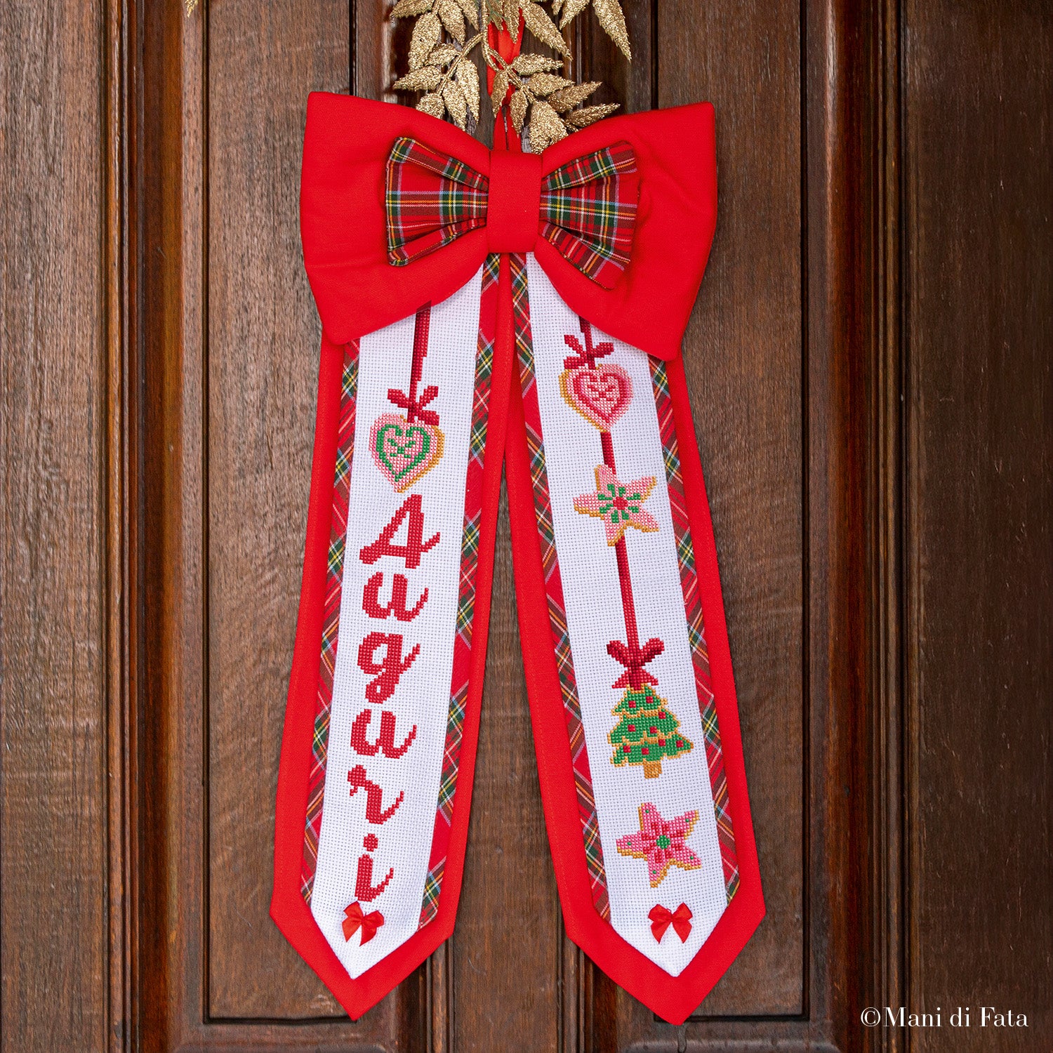 Kit fuoriporta natalizio in tessuto rosso e scozzese con banda in Aida da ricamare